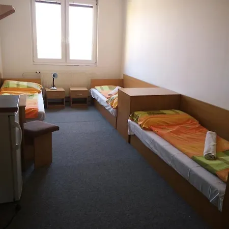 U Sutraku Gasthof *